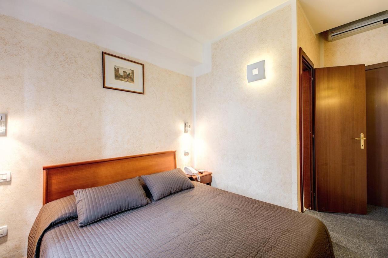 Guest house La Luna Romana 2*