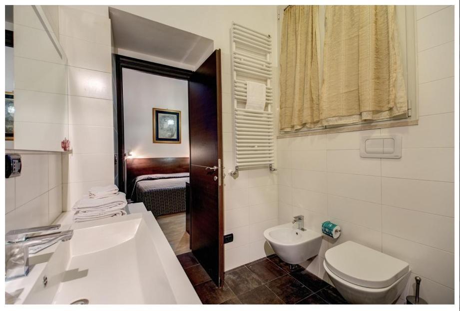 Guest house La Luna Romana 2*